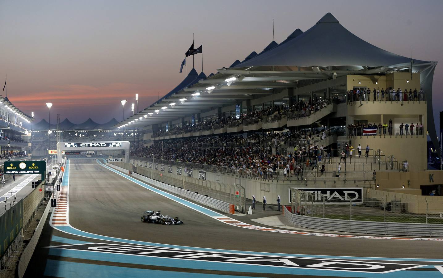 Hamilton, campeón del mundo de Fórmula 1 tras ganar el GP de Abu Dabi