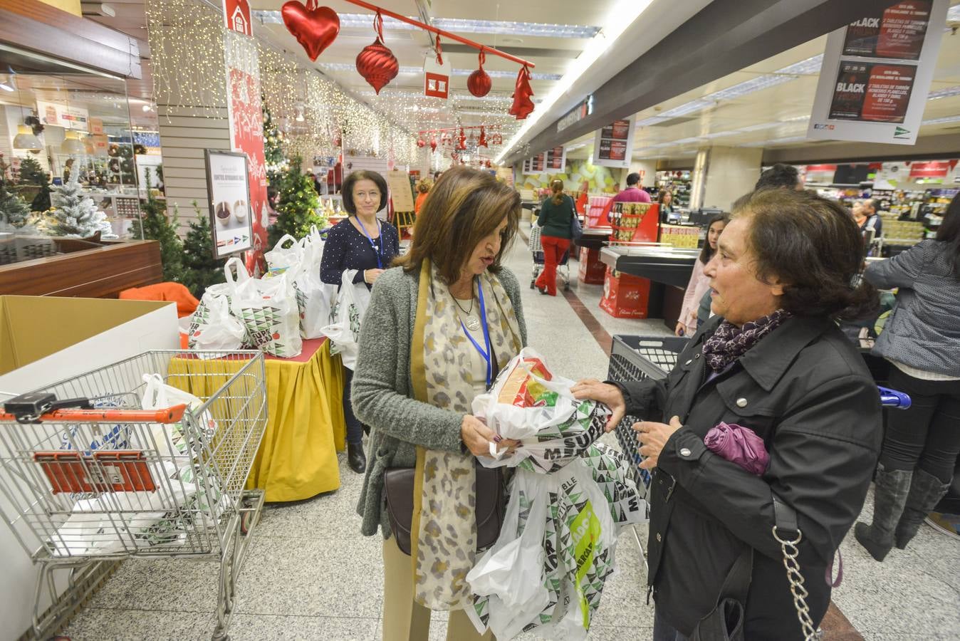 Voluntarios extremeños se vuelcan en la gran recogida de alimentos