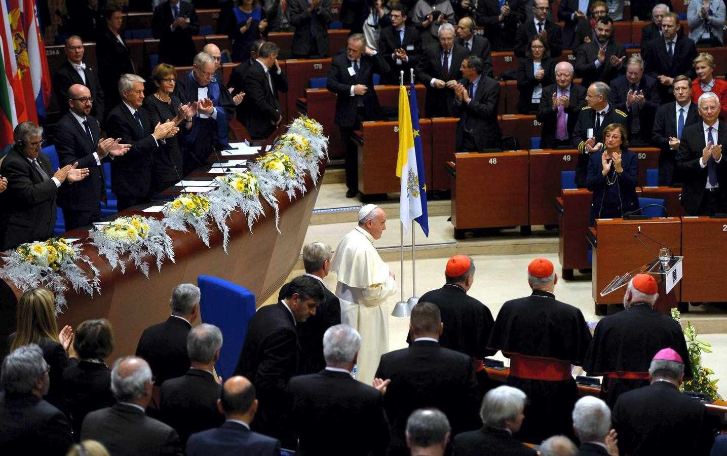 Martes, 25 de noviembre. El papa Francisco recordó hoy a Europa su "responsabilidad en el desarrollo cultural de la humanidad" y llamó además ante el Consejo de Europa a que tenga una "correcta relación entre religión y sociedad" en si visita al Parlamento Europeo. Fotografía: EFE