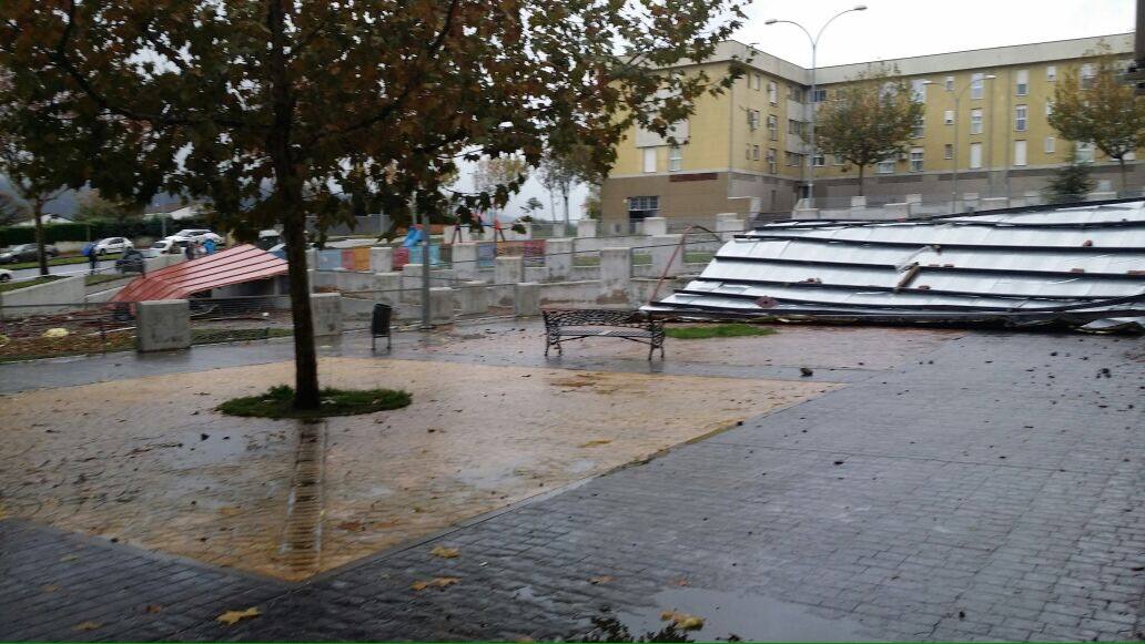 El fuerte viento provoca daños en Plasencia