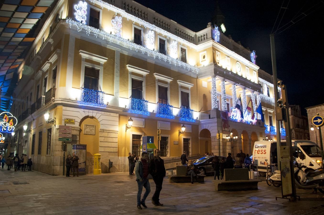 Jueves, 28 de noviembre. Ya es Navidad en Badajoz. En este día se produjo el encendido de las luces navideñas en la capital pacense. Fotografía: Pakopí.