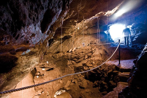 Cueva de Fuentes de Léon