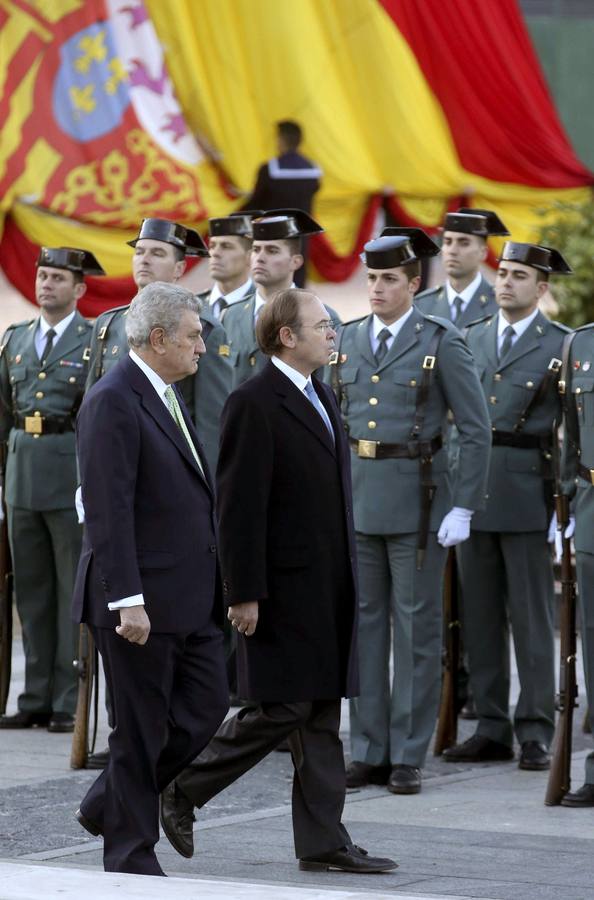 El izado de bandera abre los actos del día de la Constitución