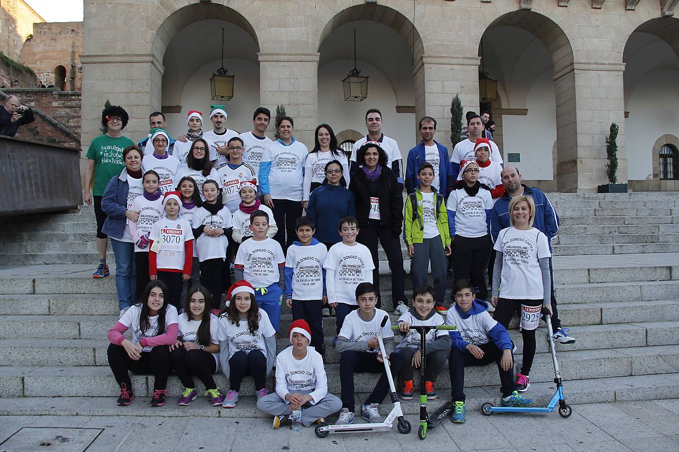 6.000 personas despiden el año corriendo en la San Silvestre cacereña