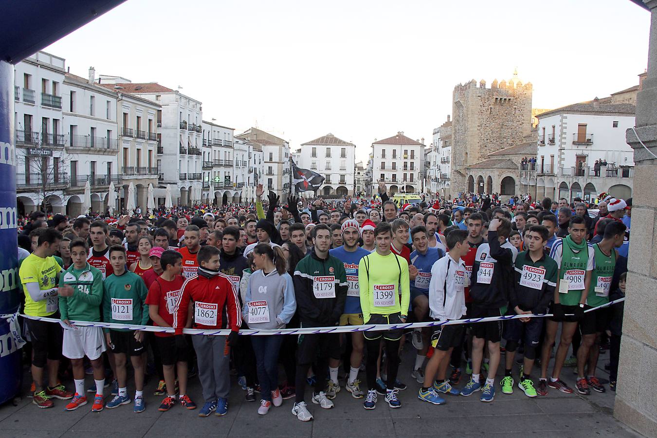 6.000 personas despiden el año corriendo en la San Silvestre cacereña