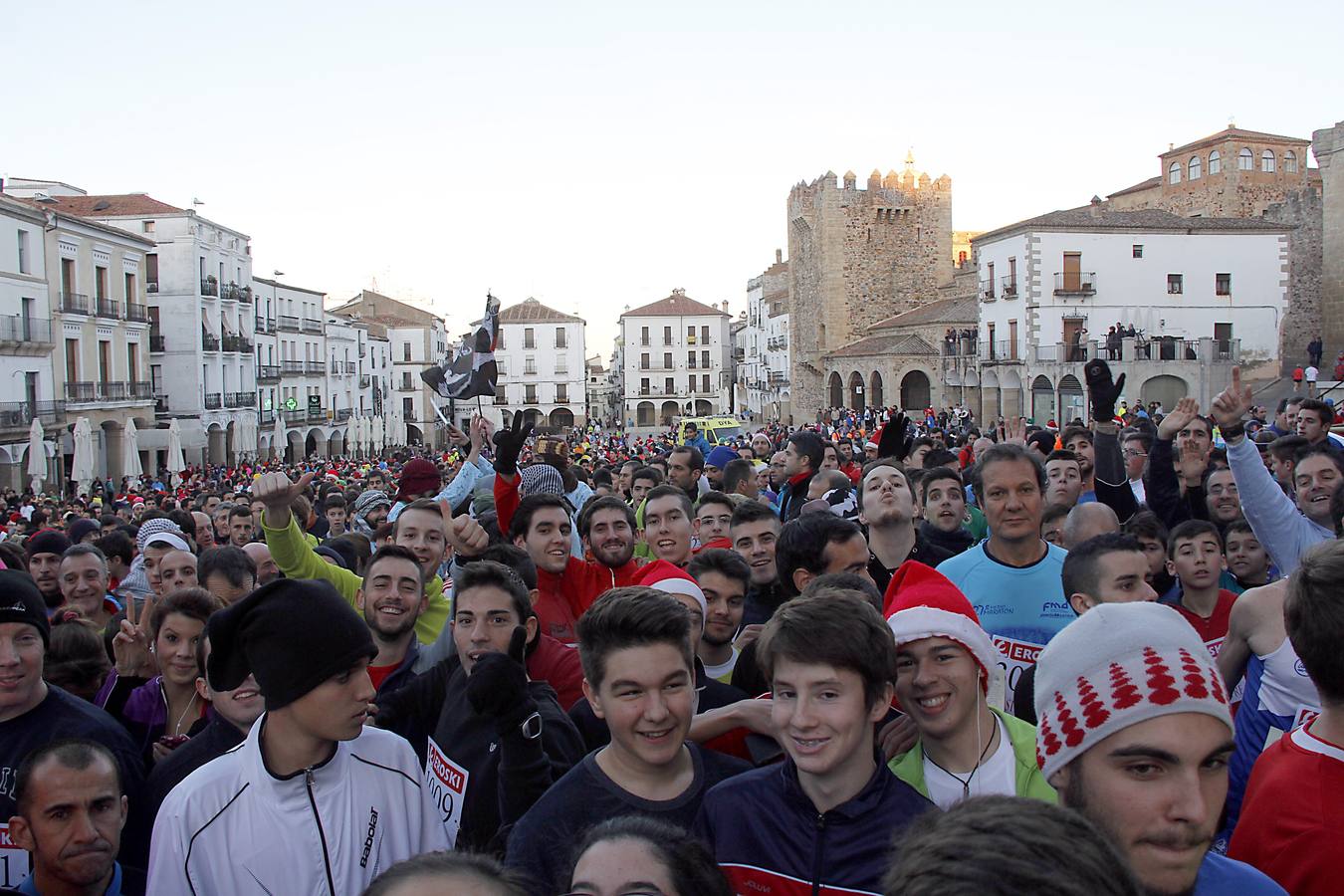 6.000 personas despiden el año corriendo en la San Silvestre cacereña