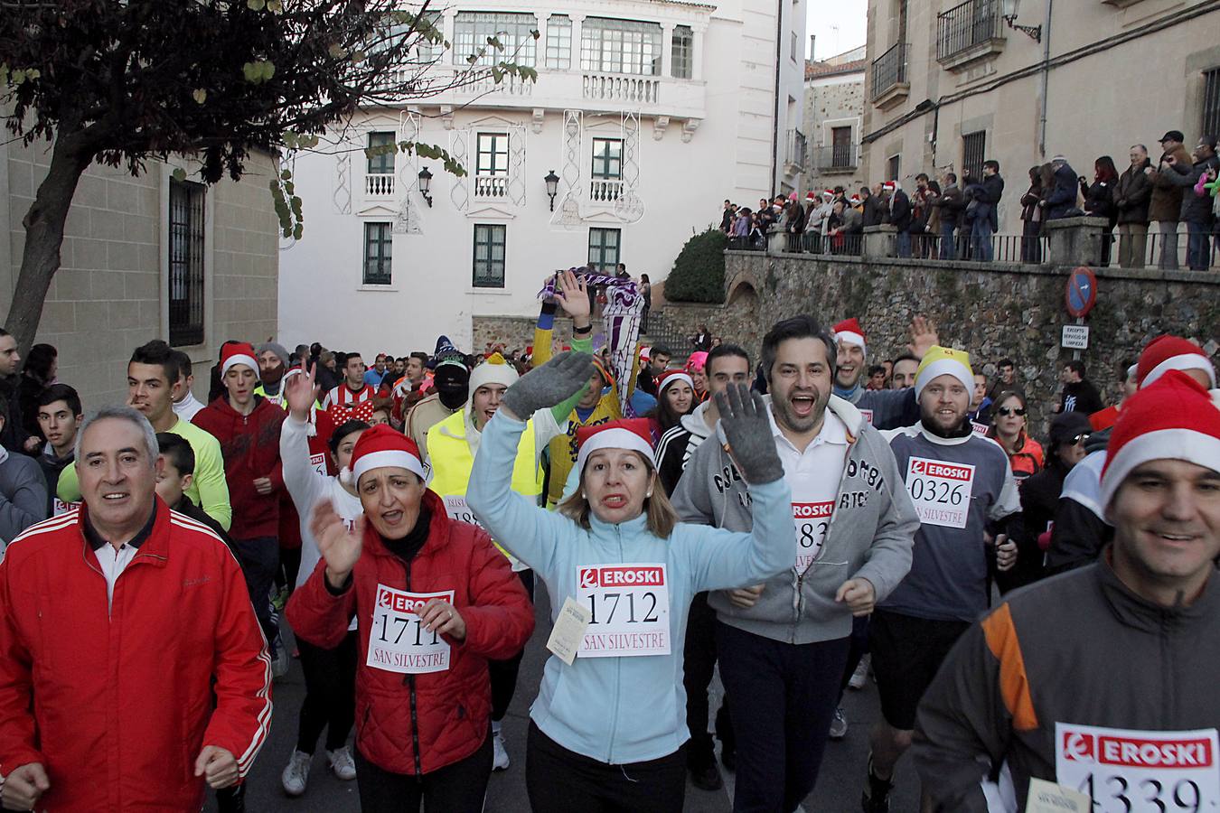 6.000 personas despiden el año corriendo en la San Silvestre cacereña