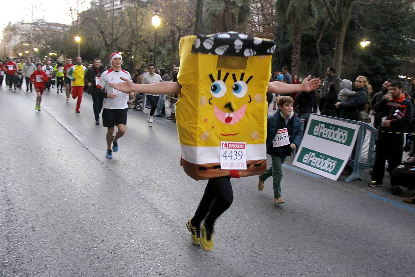 6.000 personas despiden el año corriendo en la San Silvestre cacereña