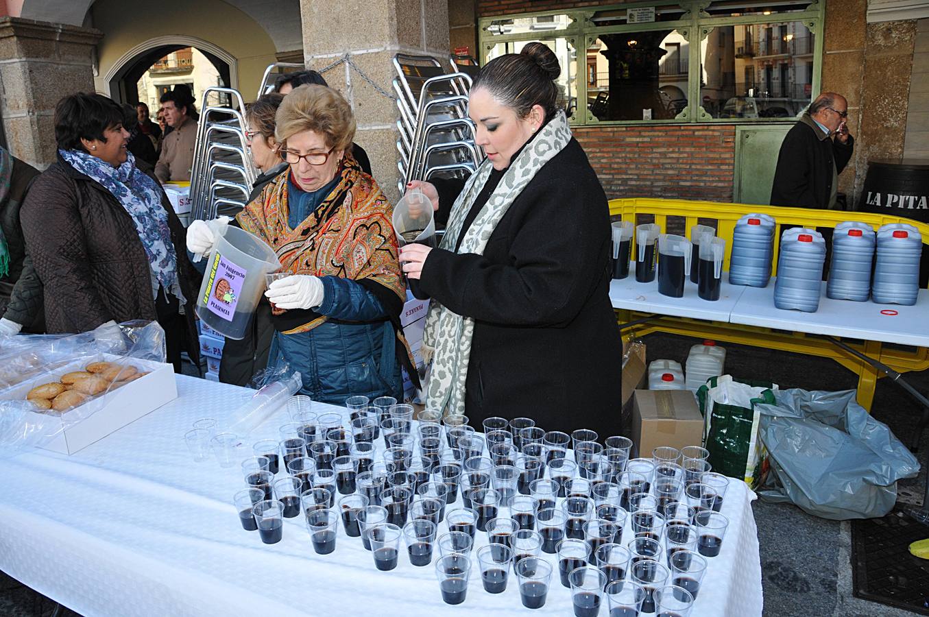 Plasencia celebra el día de San Fulgencio con migas en la Plaza Mayor