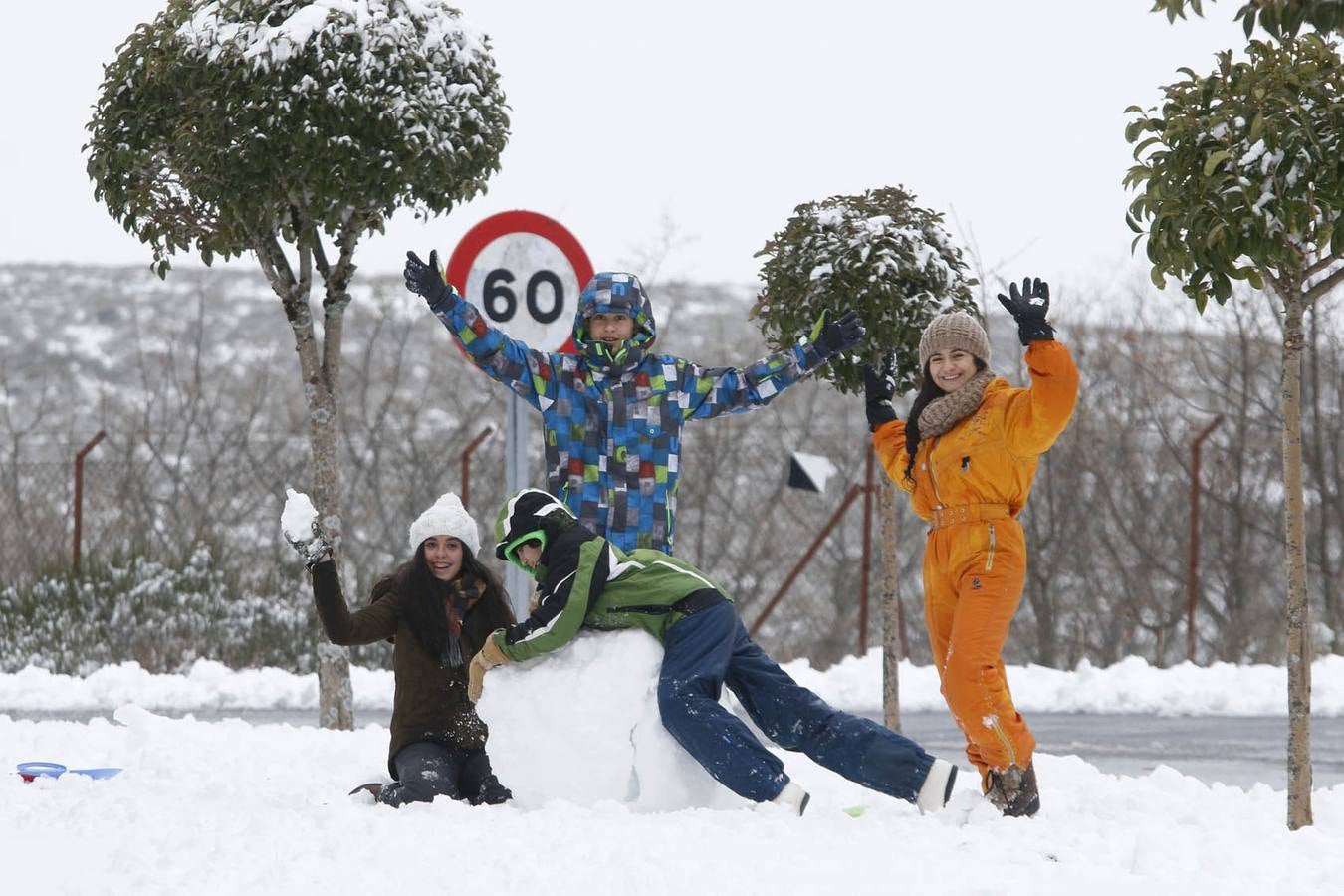 Domingo, 18 de enero: La primera nevada en Extremadura dejó cortada la carretera CC-102 en el Puerto de Honduras (Cáceres), en el municipio de Piornal, por la acumulación de nieve, El corte a la circulación se produjo entre los kilómetros 5 y 20 de la vía.También por nieve, había ayer dificultades entre Piornal y Garganta la Olla. Fotografia: Andy Solé