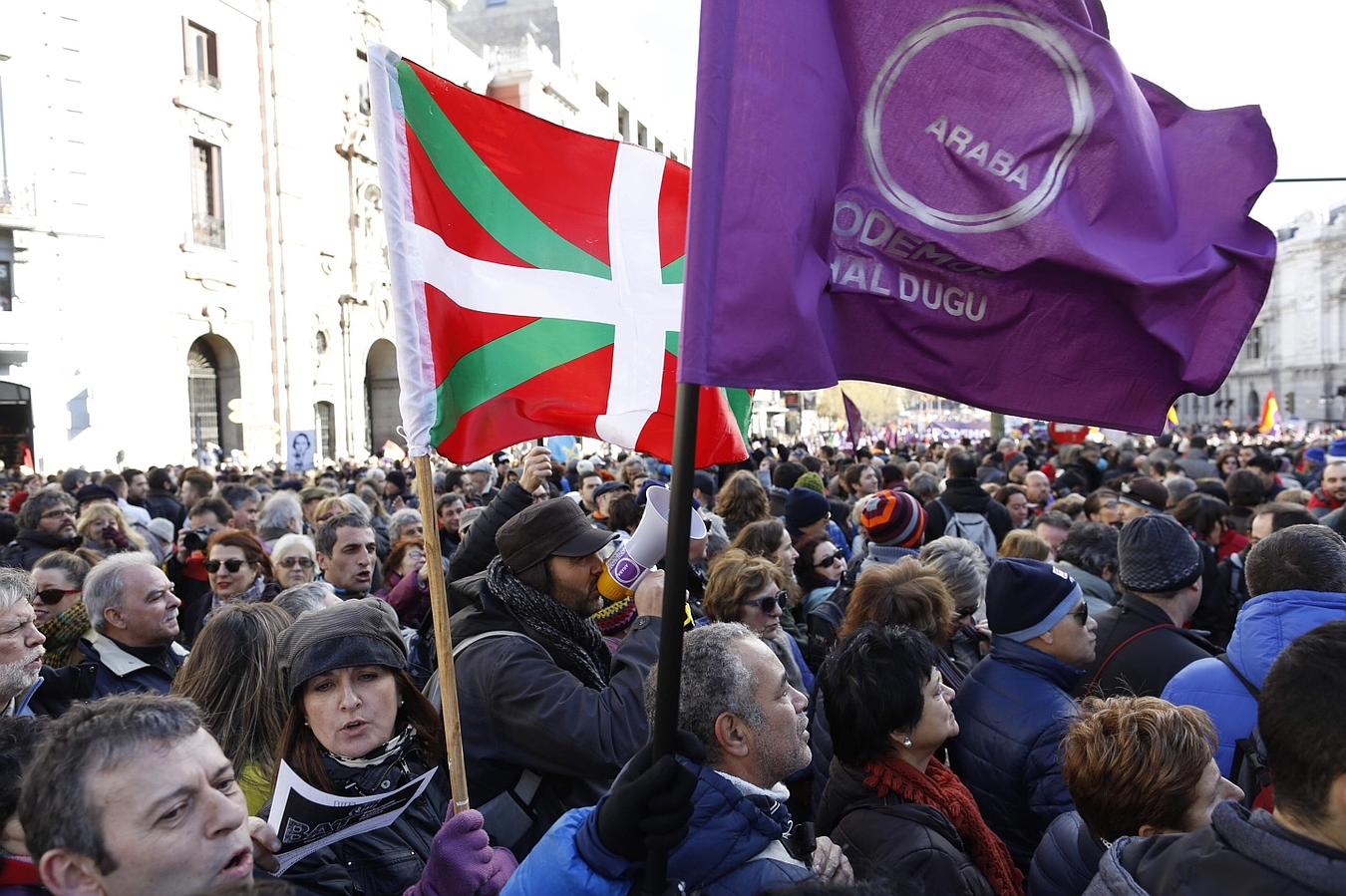 Durante la marcha también se han visto todo tipo de banderas.