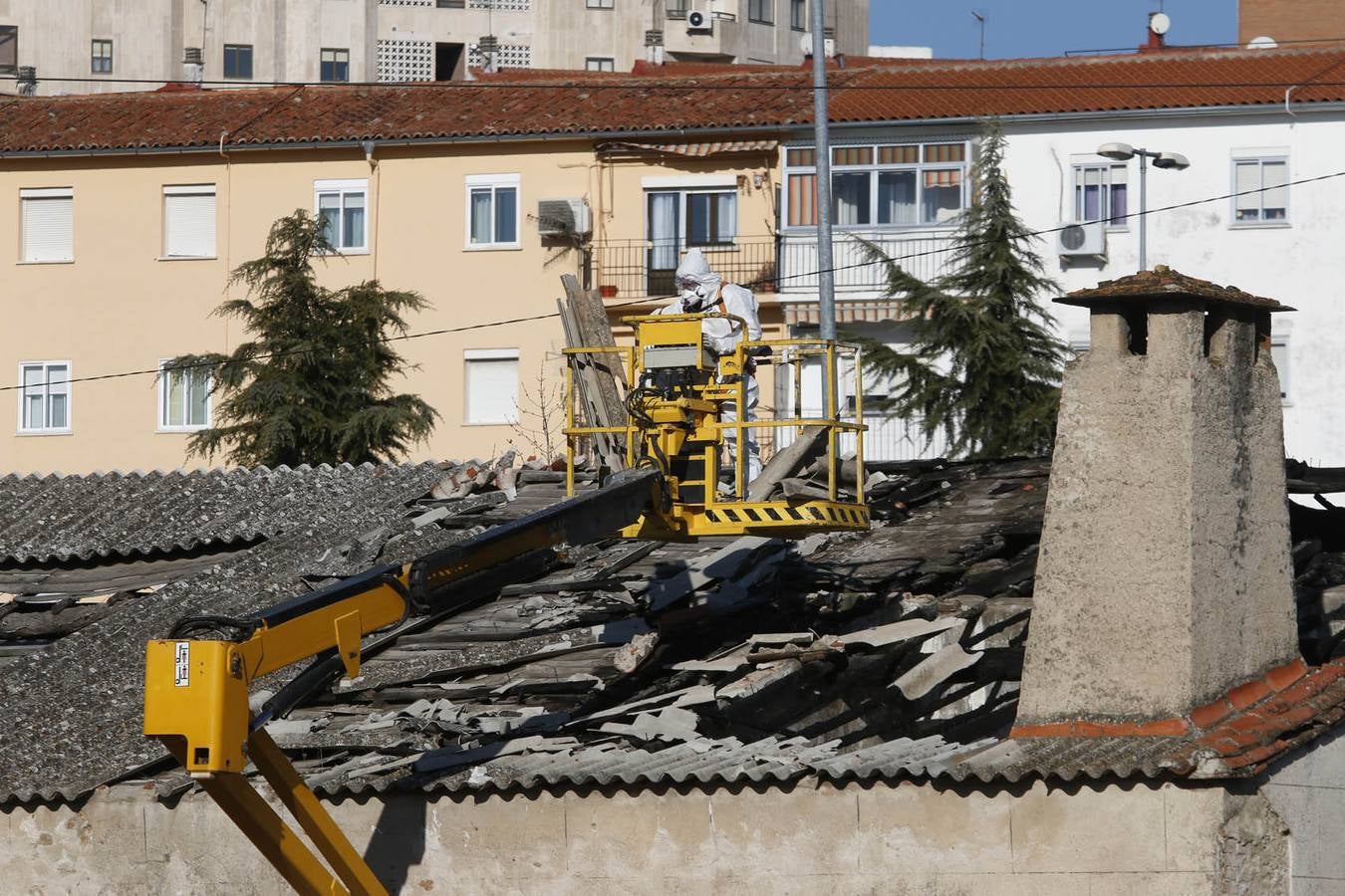 Retiran el amianto del nuevo parking
