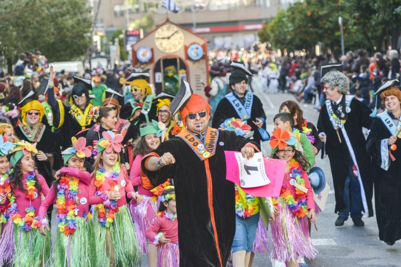 Artefactos y grupos menores en el desfile del Carnaval de Badajoz