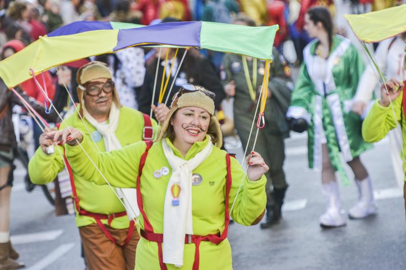 Artefactos y grupos menores en el desfile del Carnaval de Badajoz