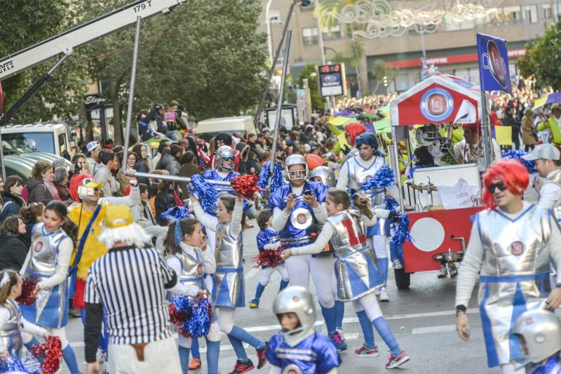 Artefactos y grupos menores en el desfile del Carnaval de Badajoz