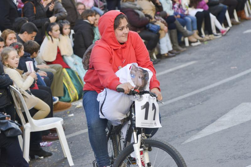 Artefactos y grupos menores en el desfile del Carnaval de Badajoz