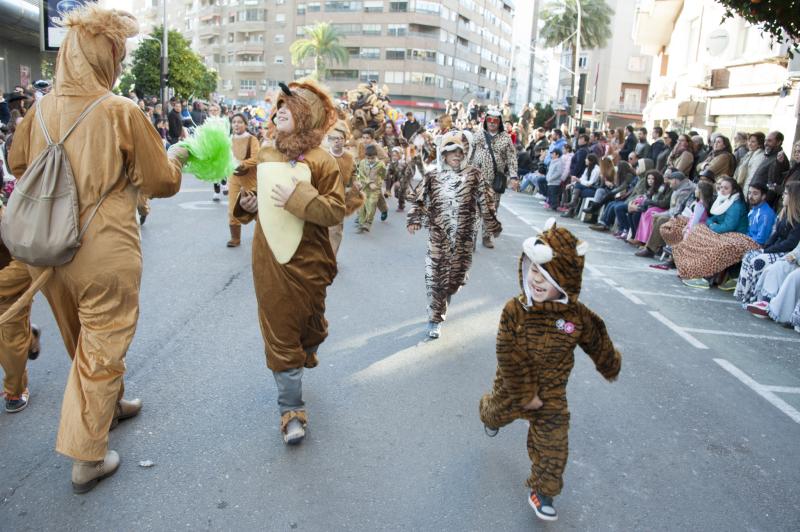 Artefactos y grupos menores en el desfile del Carnaval de Badajoz