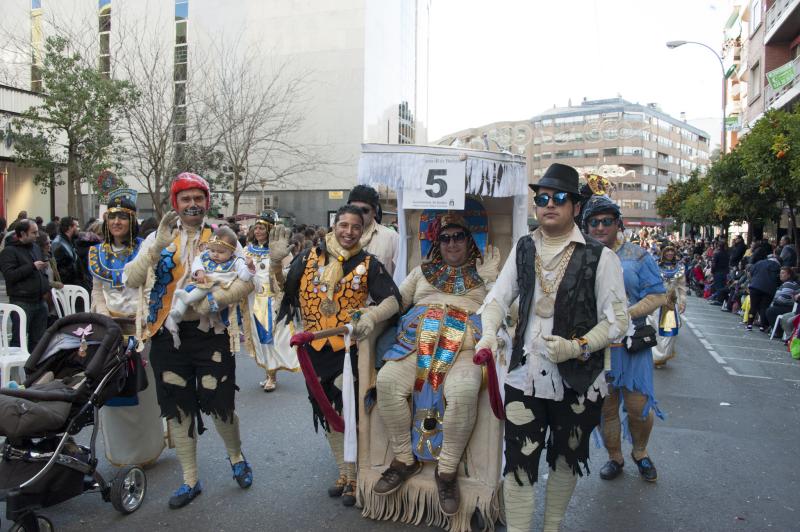 Artefactos y grupos menores en el desfile del Carnaval de Badajoz