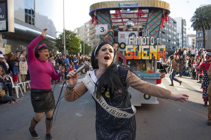 Artefactos y grupos menores en el desfile del Carnaval de Badajoz