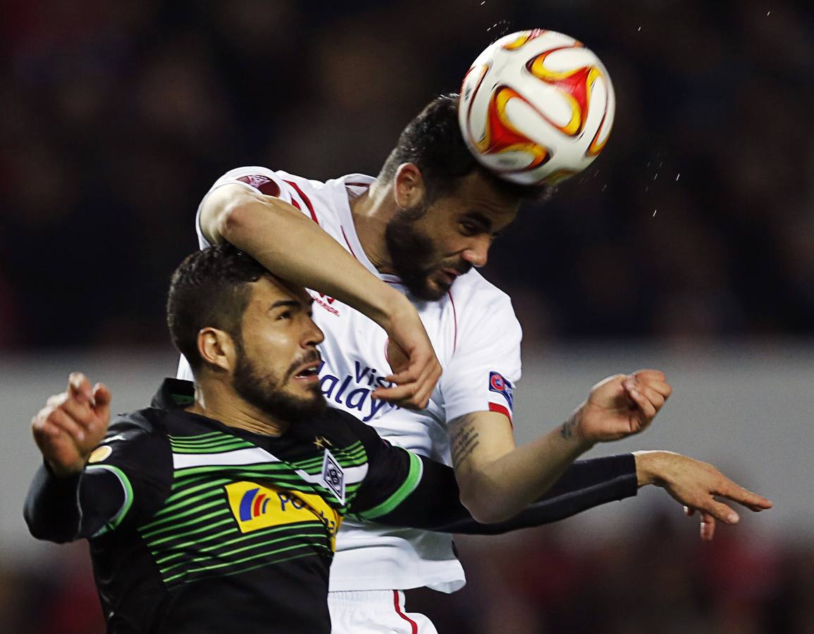 El campeón Sevilla sufre para ganar al Moenchengladbach