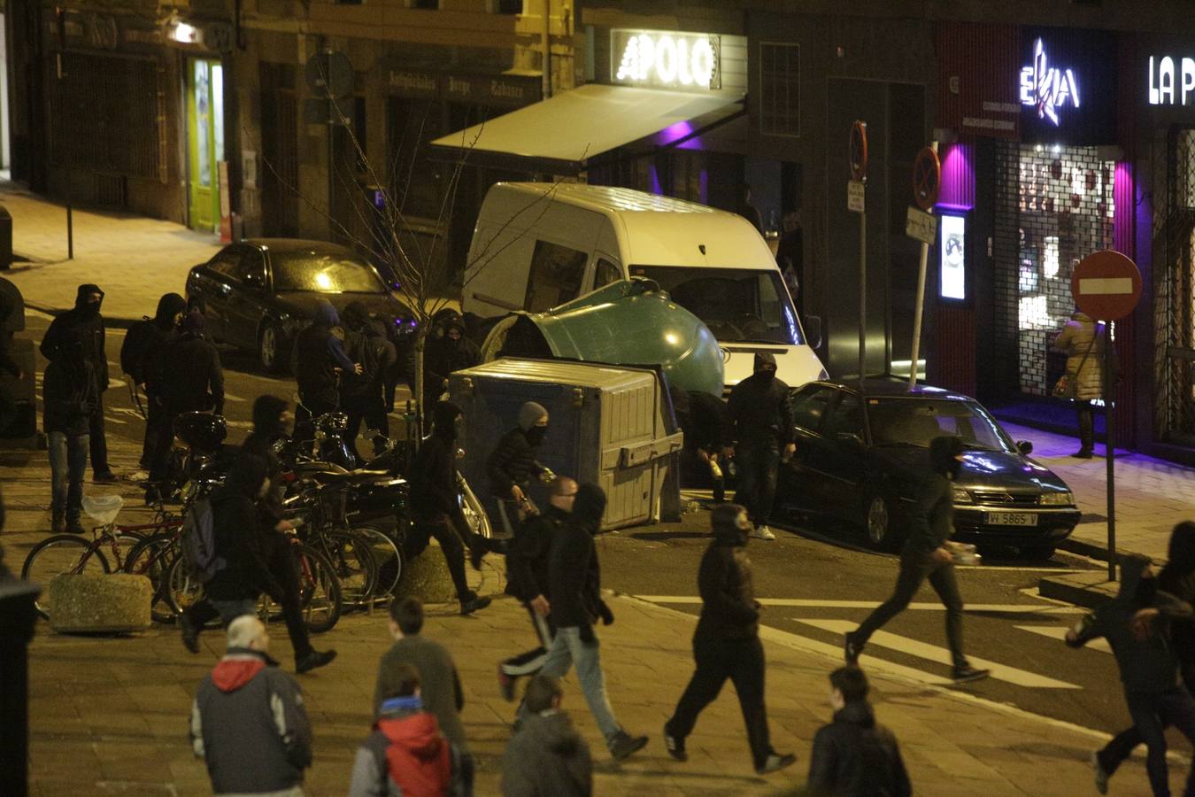Batalla campal en Vitoria tras la manifestación en memoria de las víctimas del 3 de marzo