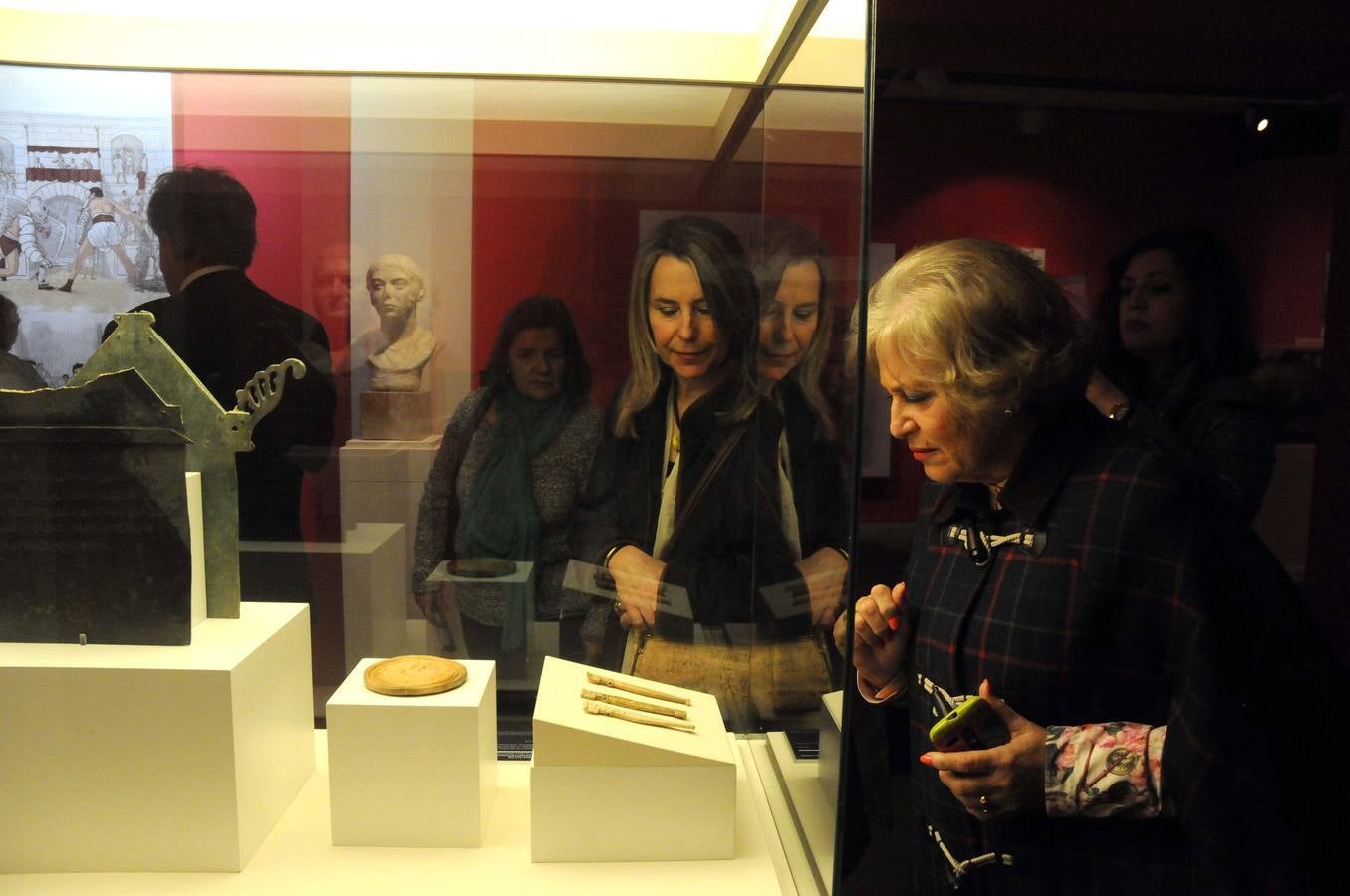 Lunes, 23 de marzo. Alrededor de 200 piezas de gran valor histórico-arqueológico, de las que 15 están clasificadas por el Estado portugués como “tesoros nacionales”, conforman la muestra que el Museo Nacional de Arte Romano de Mérida acogerá hasta el 30 de septiembre. Fotografías: Brígido Fernández