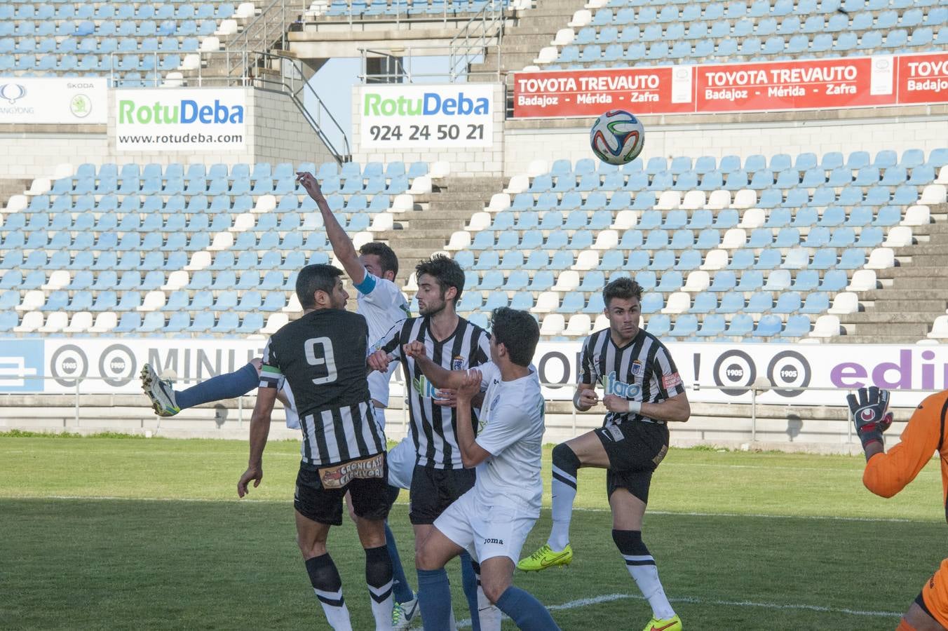 El CD Badajoz se lleva el derbi pacense