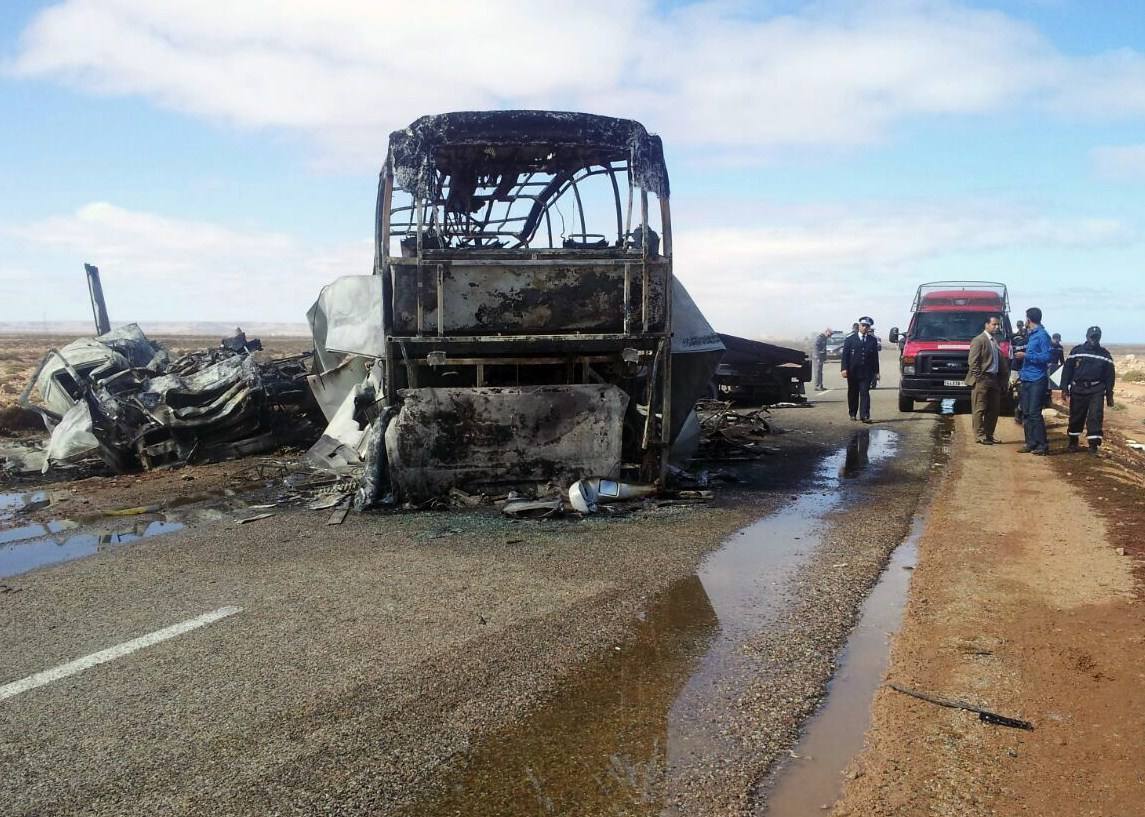 Viernes, 10 de abril: Al menos 33 personas murieron, muchos de ellos niños, y otras nueve resultaron heridas en un accidente ocurrido en la provincia de Tan-Tan, al sur de Marruecos, cuando un autobús colisionó contra un camión y se incendió.