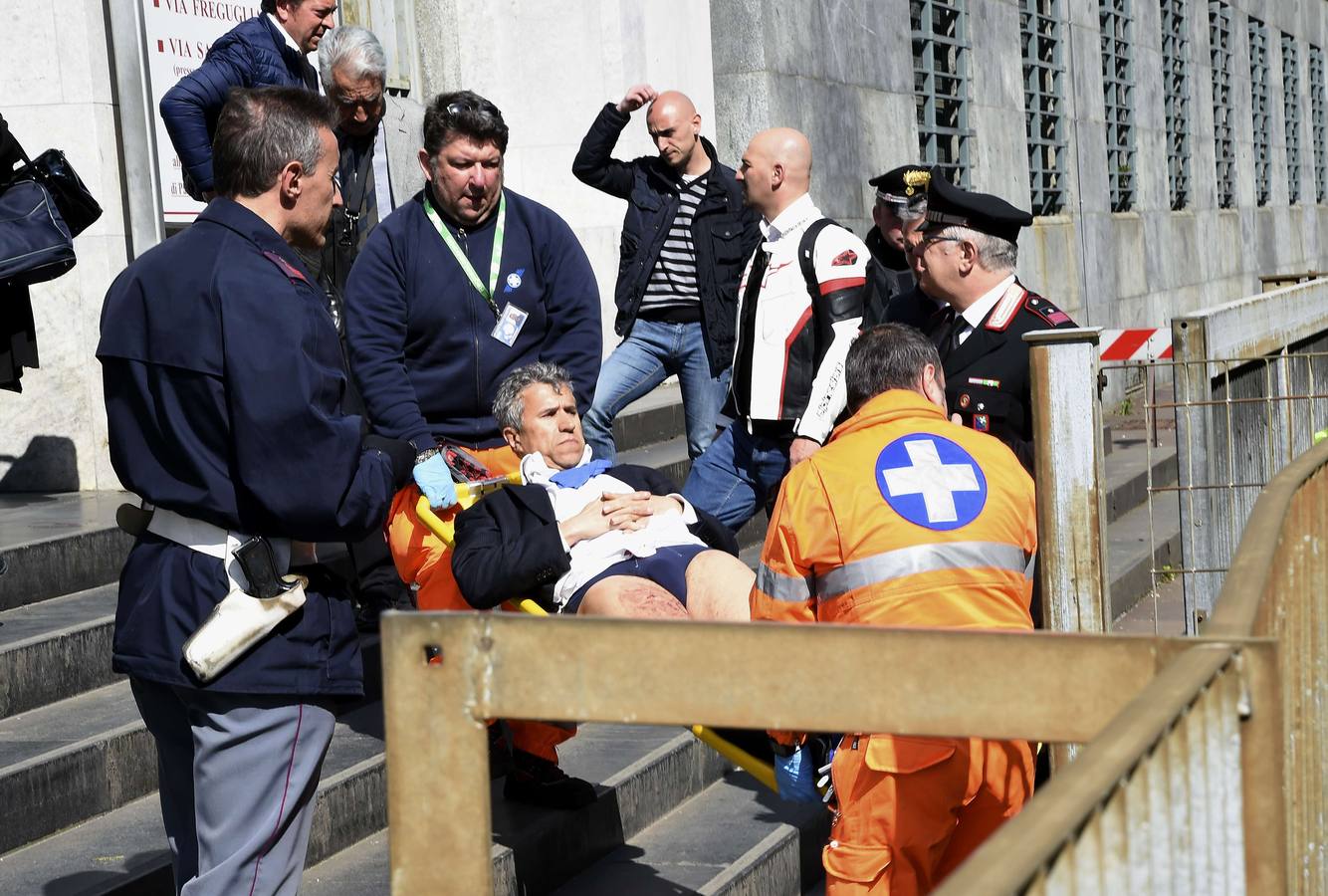 Jueves, 9 de abril: Un juez del Tribunal de Milán falleció en un tiroteo en el Palacio de Justicia de la Milán que incluso podría haber causado la muerte a otra persona y varios heridos. El autor es, según algunos medios italianos, Claudio Giardiello, imputado en un caso de bancarrota fraudulenta que abrió fuego en una sala de esta sede judicial. Fotografías: Agencias