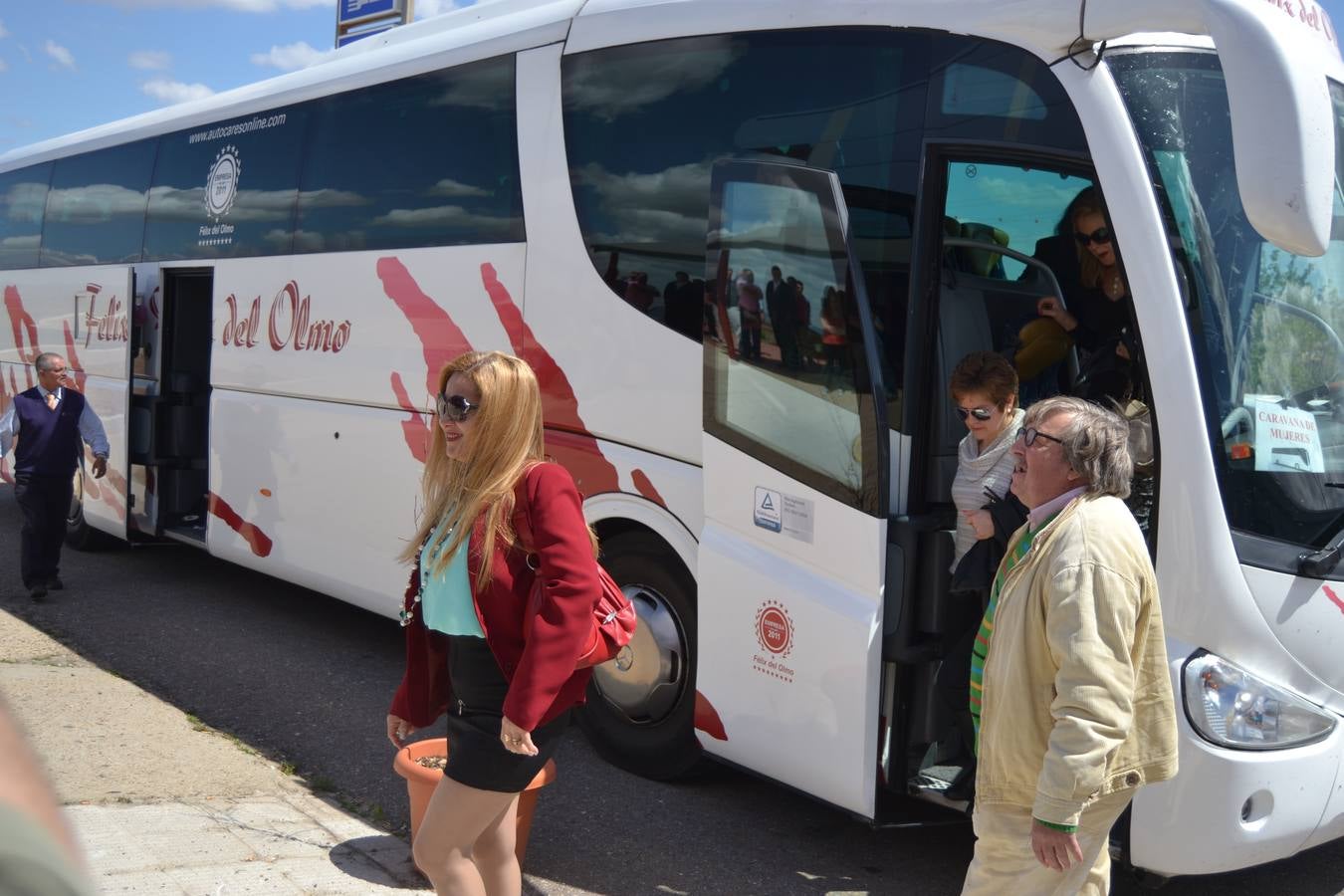 La caravana de mujeres se celebra a pesar de la polémica