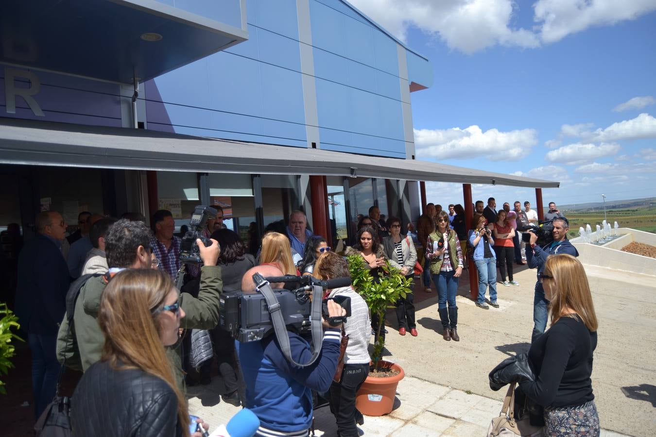 La caravana de mujeres se celebra a pesar de la polémica