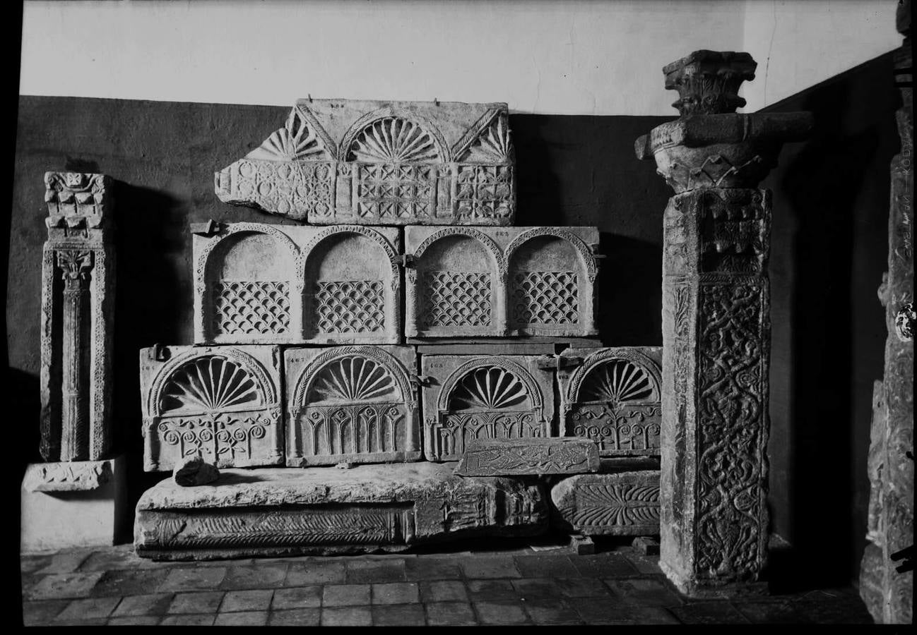 Antiguo montaje expositivo de la colección de escultura visigoda del Museo (Abelardo de la Barrera, ca. 1940).