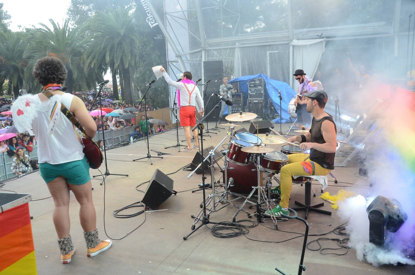 Los Palomos desafían a la lluvia