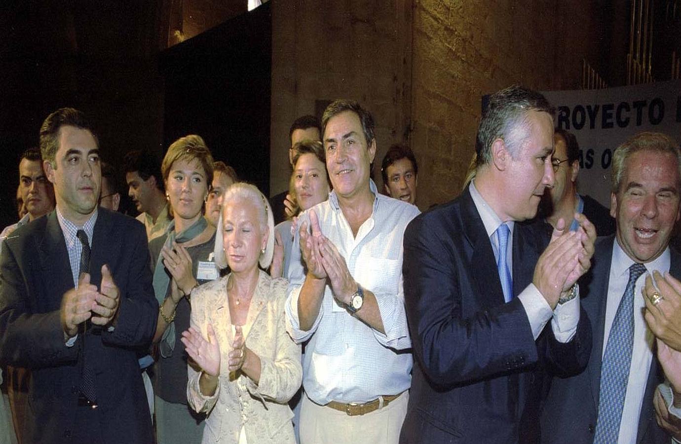 1999- María del Carmen Serradilla, Juan Ignacio Barrero Javier Arenas y José María Saponi en el Congreso Regional del Partido Popular en Extremadura