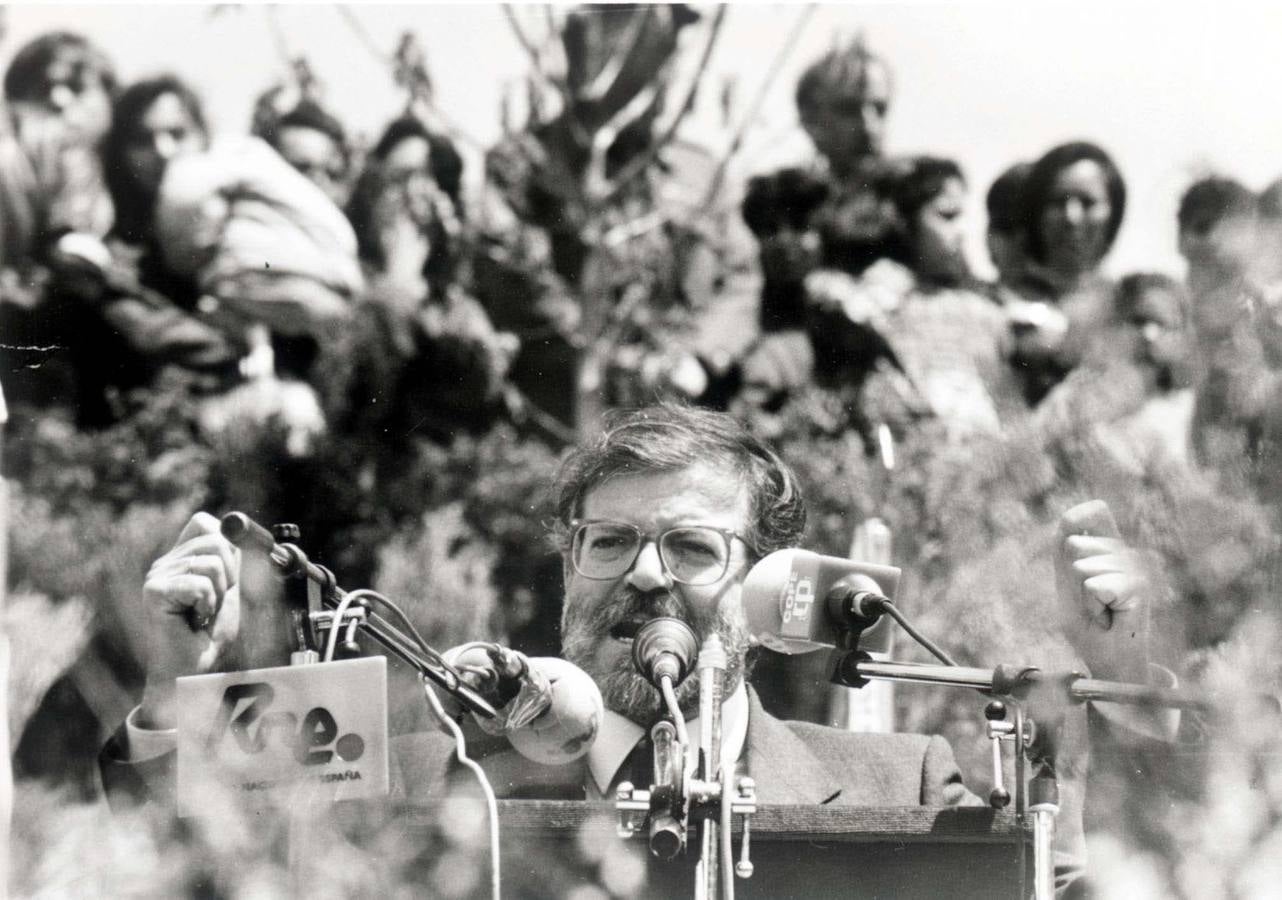 El presidente de la Junta de Extremadura Juan Carlos Rodríguez Ibarra en un mitin de su partido en mayo de1991