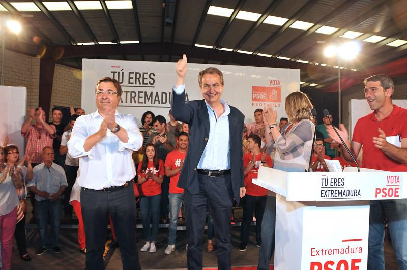 Zapatero acompaña a Vara en un mitin en Plasencia