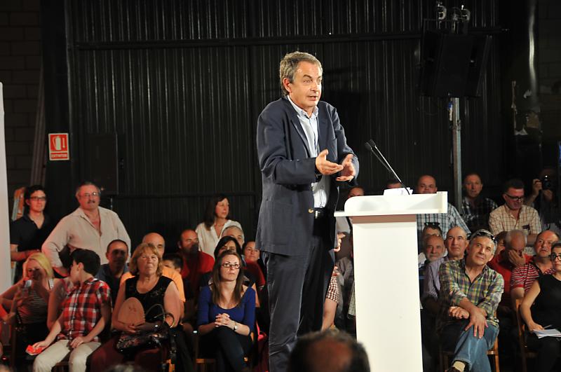 Zapatero acompaña a Vara en un mitin en Plasencia
