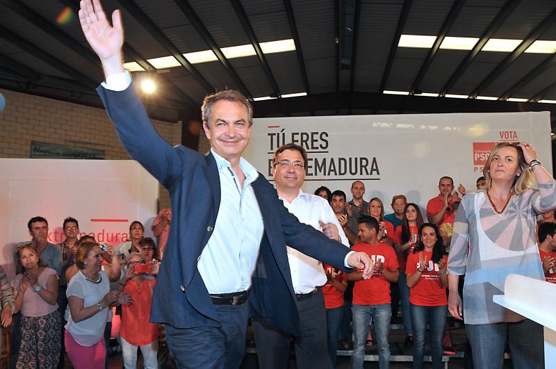 Zapatero acompaña a Vara en un mitin en Plasencia