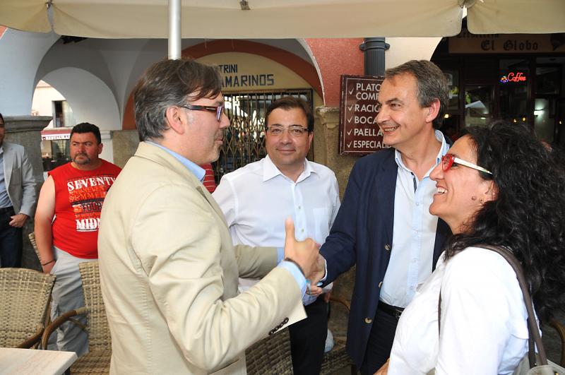 Zapatero acompaña a Vara en un mitin en Plasencia