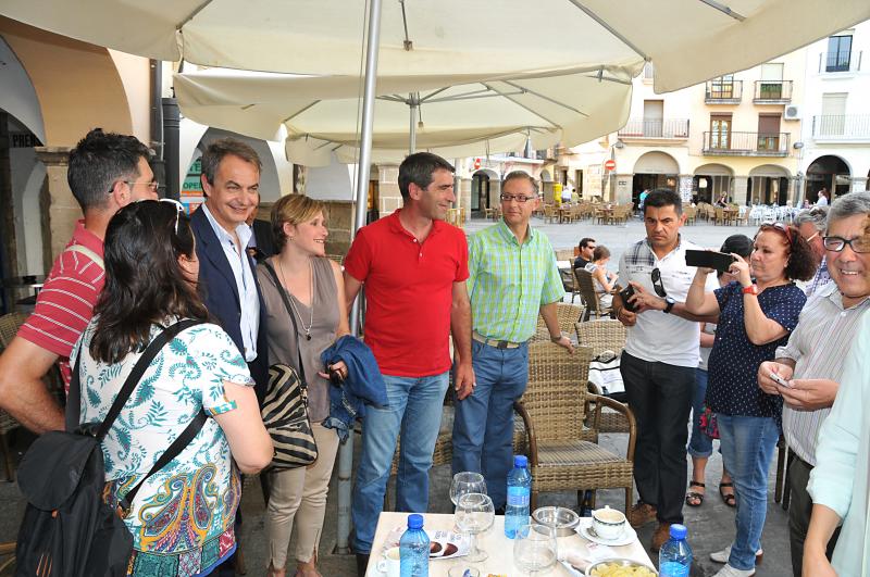 Zapatero acompaña a Vara en un mitin en Plasencia