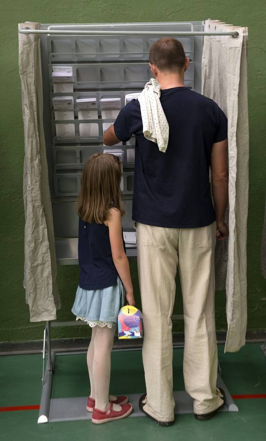 Los españoles acuden a las urnas