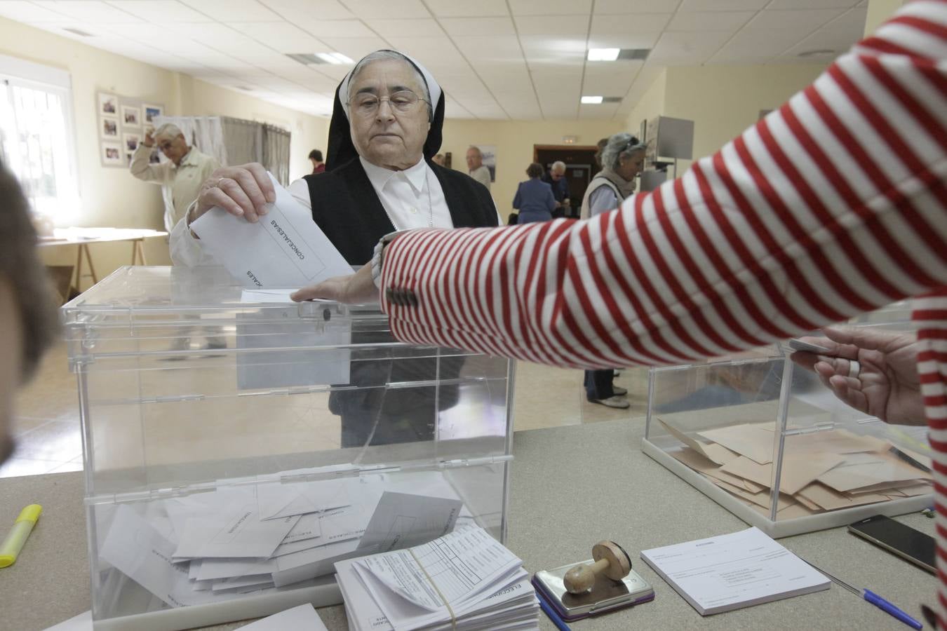 La jornada electoral en Cáceres, en imágenes