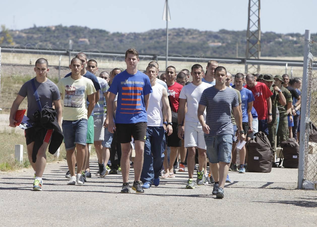 Martes, 2 de junio: El Centro de formación de tropa número 1 de Cáceres, Cefot, recibió a 630 nuevos alumnos para convertirse en soldados. Durante la jornada los chicos y chicas se preparan para el periodo de formación. Fotografía: Lorenzo Cordero