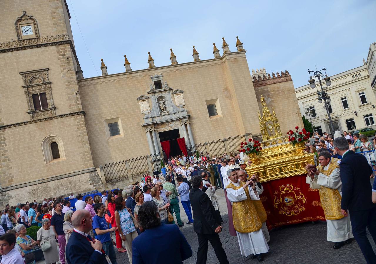 Domingo, 7 de junio. La tradicional procesión del Corpus recorrió las calles del centro de Badajoz. Fotografías: Casimiro Moreno.