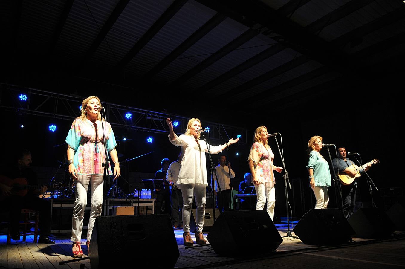 Miércoles, 10 de junio: Primer día de feria en Plasencia. Tras el chupinazo, el concierto de Siempre Así fue trasladado al pabellón del Berrocal por la amenaza de lluvias. Fotografías: HOY