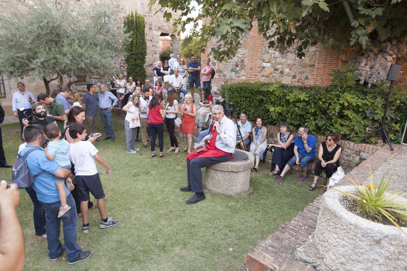 Fernando Romay cocina con cerezas del Jerte en Cáceres