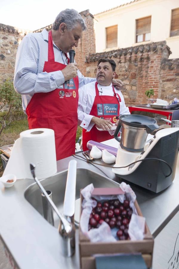 Fernando Romay cocina con cerezas del Jerte en Cáceres