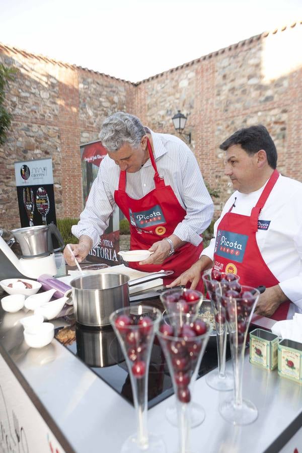 Fernando Romay cocina con cerezas del Jerte en Cáceres