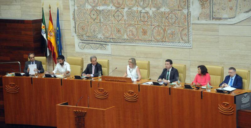 Primera sesión de la Asamblea de Extremadura