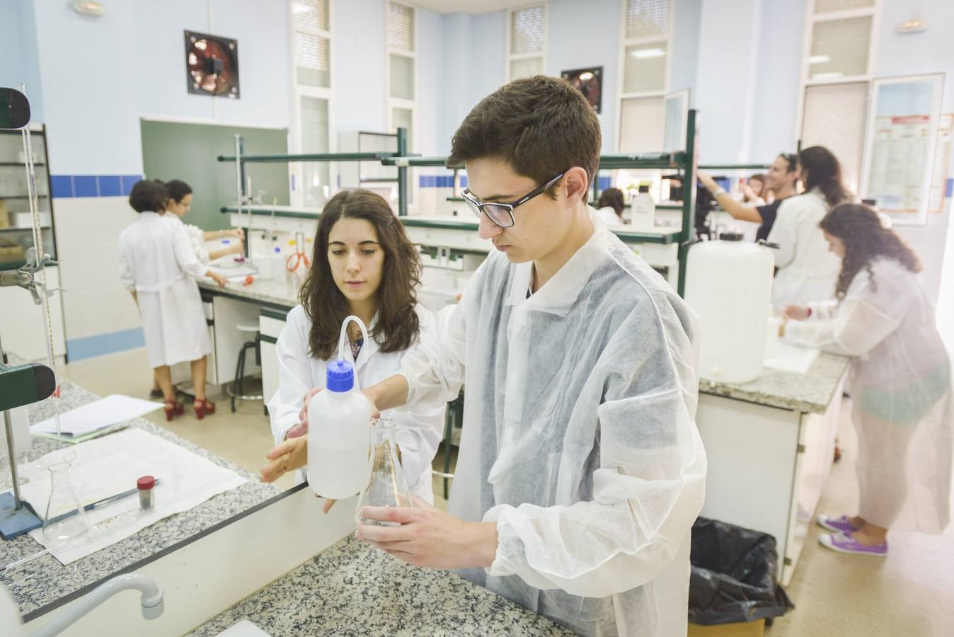 Sábado, 18 de julio: La Universidad de Extremadura organiza campus para incentivar a los menores con vocación científica. Fotografía: JV Arnelas